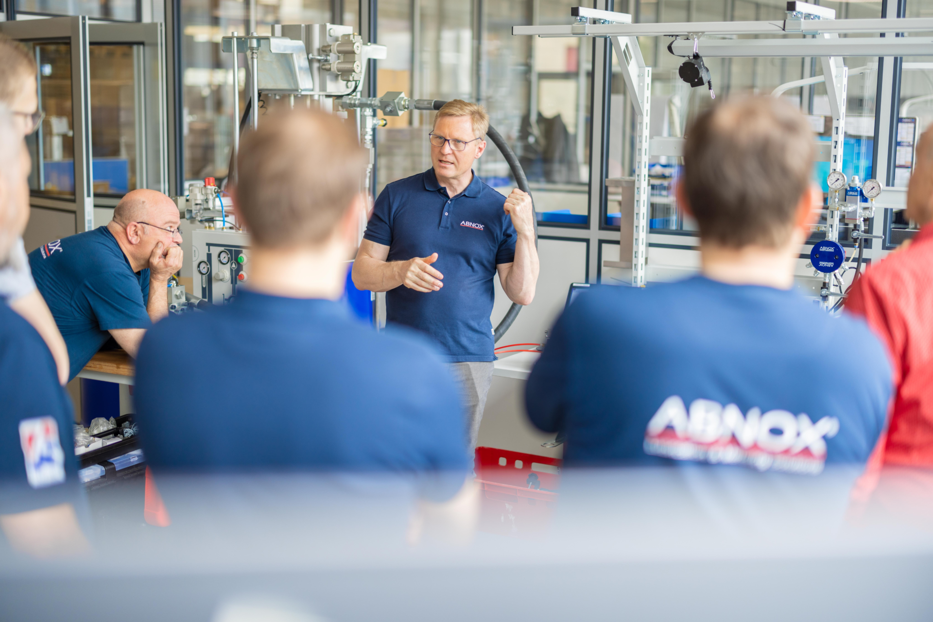 Team- und Vertriebspartner-Schulung im Labor von ABNOX